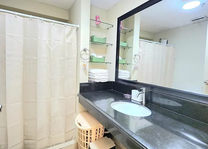 Zinnia Tower 2br With Qc Cityview Apartment